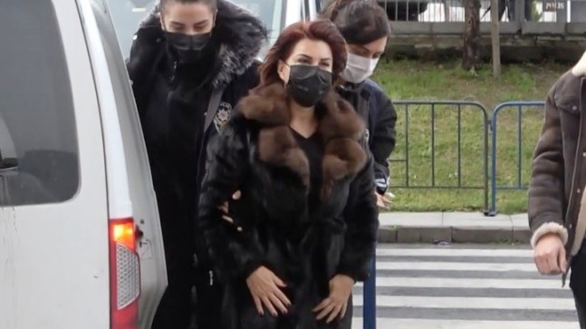 Sedef Kabaş kodesi boyladı