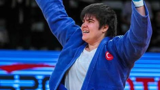 Sancaktepe Belediyesi’nin sporcusu Sebile Akbulut Avrupa 3’üncüsü oldu