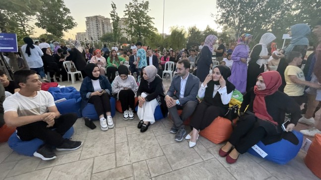 AK Parti Genel Başkan Yardımcısı Leyla Şahin Usta, Esenler’de gençlerle buluştu