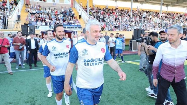 Bağcılar Yaz Spor Okulu’nun kapanışında şöhretler kıyasıya maç yaptı