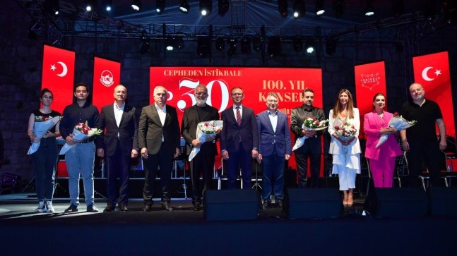 Fatih Belediyesi “Cepheden İstikbale” programı ile 30 Ağustos’u kutladı