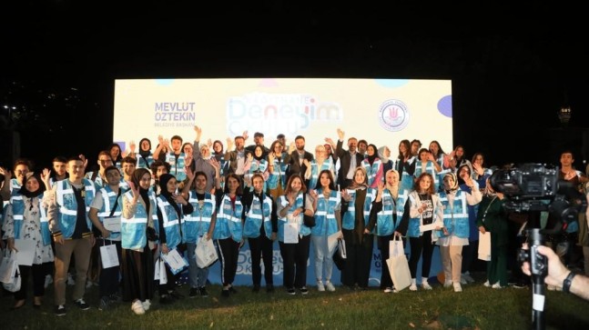 Kağıthane Belediyesi’nin ‘Deneyim Okulu öğrencileri sertifikalarını aldı