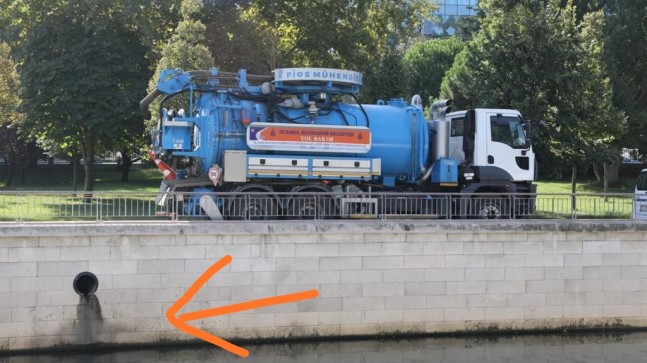 İBB aracı Kağıthanesi Deresi’ni kirletti