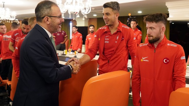 Bakan Kasapoğlu: “Ampute futbolunda alınan kupa bu işin zirvesi”