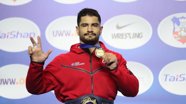 Taha Akgül, 2022 yılında dünyanın en iyi güreşçisi seçildi