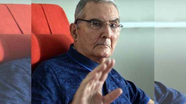 Deniz Baykal vefat etti