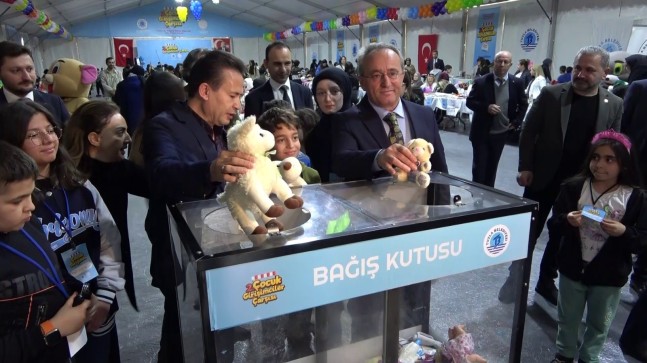 Tuzla’da ‘Çocuk Girişimciler Çarşısı’ depremzede ailelere yardım için başladı