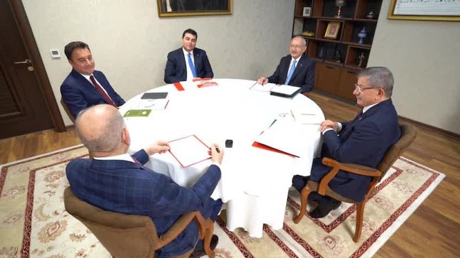 Beşli masa toplandı ve dağıldı (!)