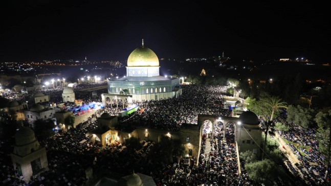 Müslümanlar, Kadir Gecesi için Kudüs’te bulunan Mescid-i Aksa’ya akın etti