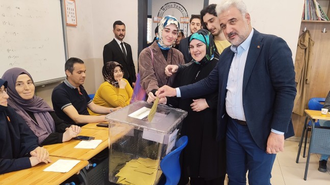 AK Parti İstanbul İl Başkanı Kabaktepe oyunu Başakşehir’de kullandı