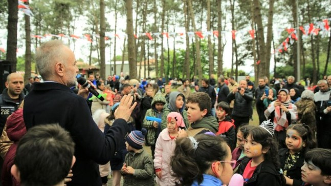 Çekmeköy Belediye Başkanı Ahmet Poyraz, özel çocuklar piknikte buluştu