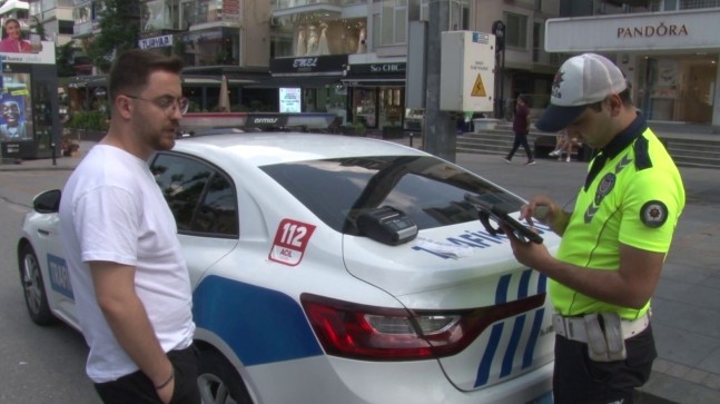 Kadıköy’de dronlu denetimde ceza yiyen sürücü: “Mutluyum, alıştım ceza ödemeye”
