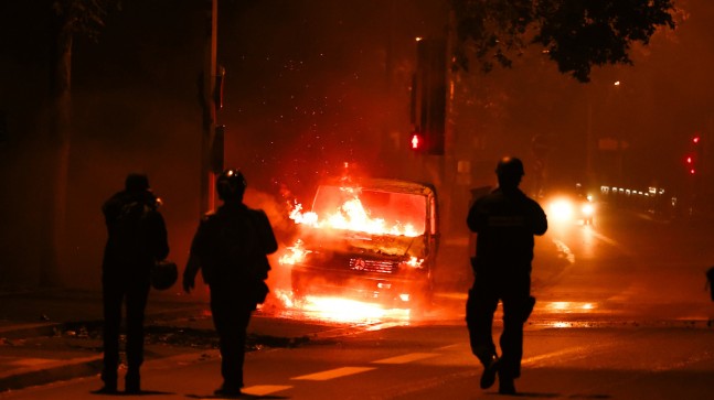 Irkçı Fransa, eylemcilere karşı aciz kaldı