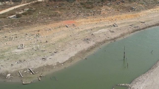 Sular çekildi, Şamlar Mahallesi’ndeki tarihi asırlık mezar ortaya çıktı