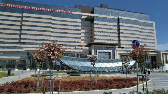 Başakşehir Şehir Hastanesi’nin sakuraları çiçek açtı