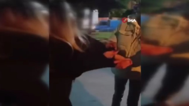 Edebin olmadığı yerde her şey olur: kız sevgilisini bıçakladı 