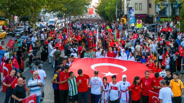Fatih’te coşkulu 15 Temmuz yürüyüşü