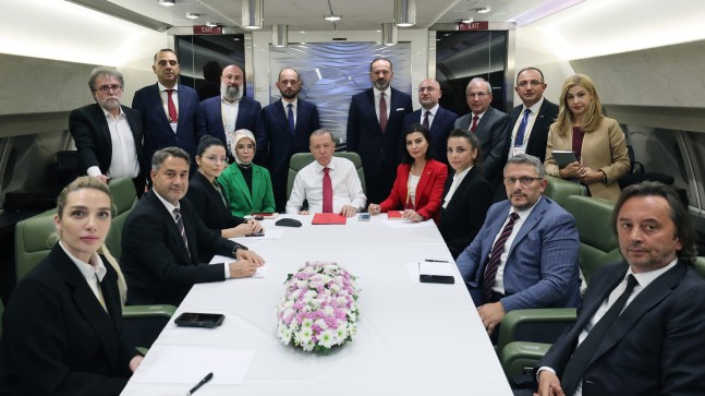 Cumhurbaşkanı Erdoğan, genel başkan yardımcıları ve kabinede değişim olabileceğini işaret etti