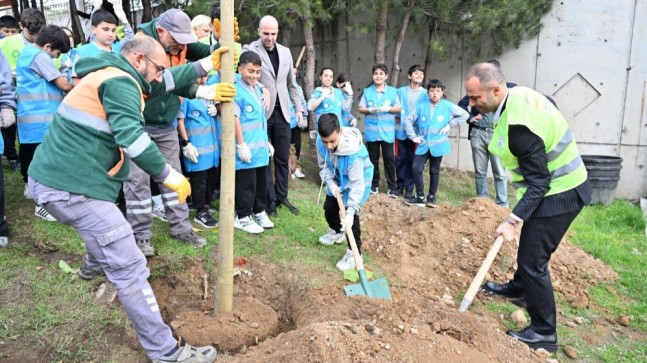 Gaziosmanpaşa’da 1 haftada toplanan 2 ton atık 40 ağacın hayatını kurtardı