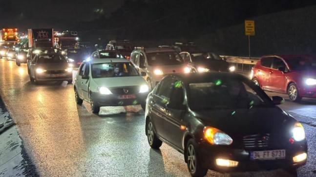 Habipler-Arnavutköy yolunda İSKİ kazı çilesi