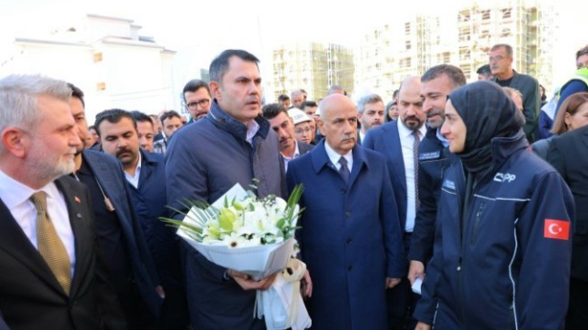 Bakan Kurum, “11 ilde 174 ayrı alanda 3 bin 481 şantiyede 200 bin emekçi çalışıyor”