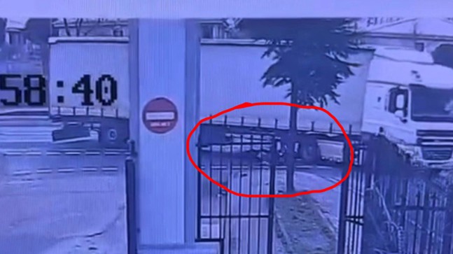 Başakşehir’de tırın altında kalan motosiklet sürücüsü ölümden döndü