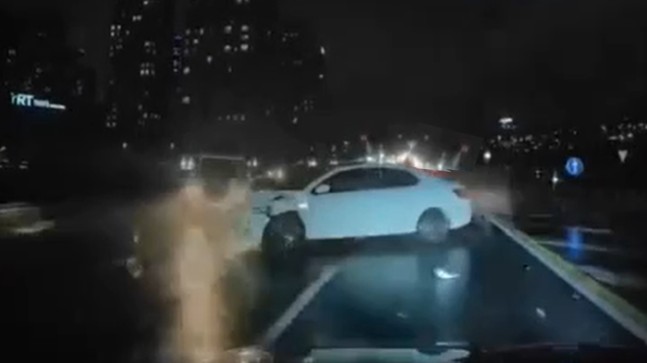 TEM otoyolunda iki araç çarpıştı