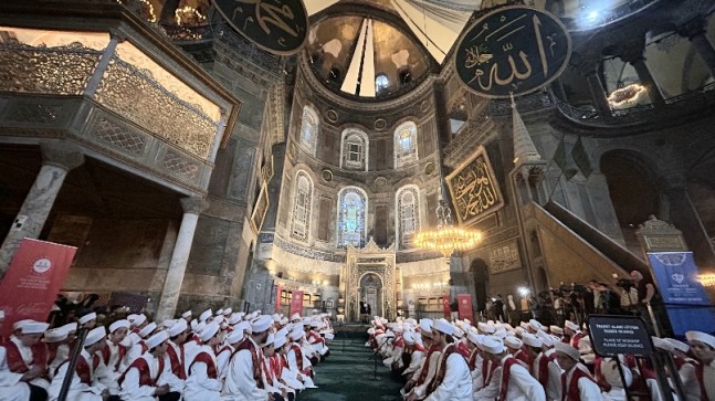 Ayasofya Camii’nde 15 Temmuz şehitleri için 253 hafız tarafından hatim duası okundu
