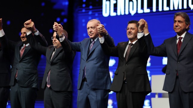 Çekmeköy Belediye Başkanı Orhan Çerkez AK Parti’ye katıldı