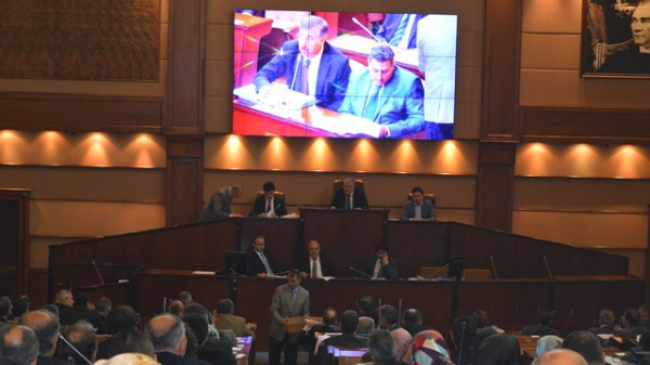 Meclisin izzetine uygun davranın