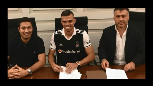 Pepe Beşiktaş formasını giydi!