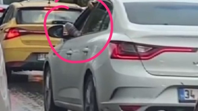 Seyir halindeyken ayak dışarıda!