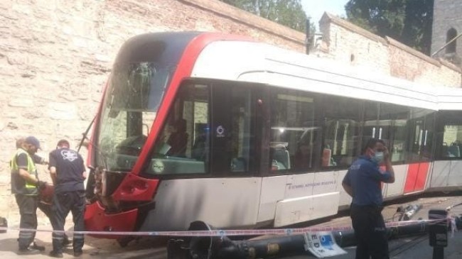 Tramvay yoldan çıktı