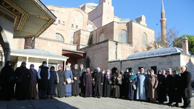 Sultanbeyli Belediyesi, hemşehrilerine “Manevi Mekanlara Yolculuk” yaptırıyor
