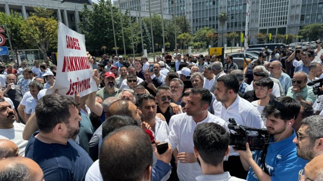 İBB, halk otobüsü esnafının 5 milyar alacağını ödemeyerek mağdur etti