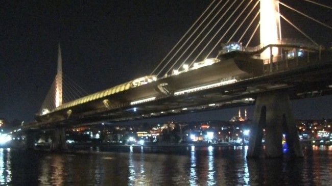 Haliç’te köprüden düşen vatandaş için arama çalışmaları başlatıldı