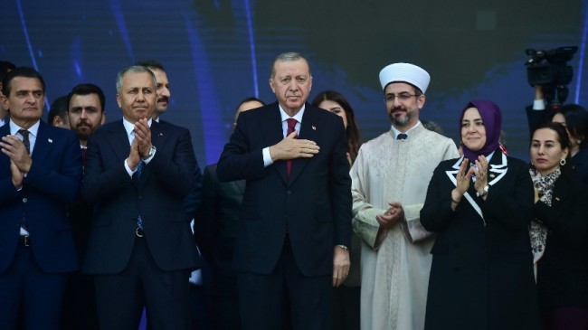 Cumhurbaşkanı Erdoğan: “Suçu geçim kapısı haline getirmiş hiçbir alçağa kaptıracak tek bir gencimiz yoktur”