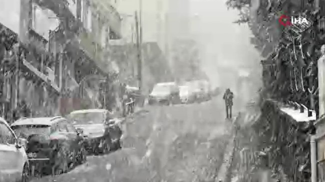 Kağıthane’de lapa lapa kar