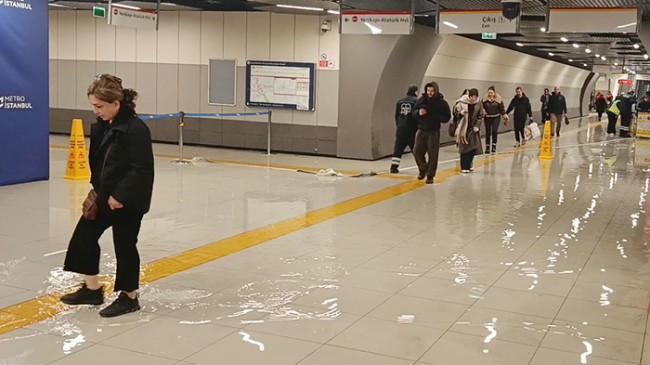 Yenibosna Metro durağını su bastı
