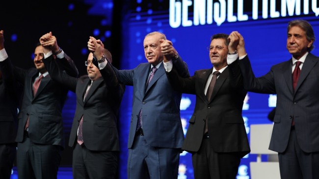 Çekmeköy Belediye Başkanı Orhan Çerkez AK Parti’ye katıldı