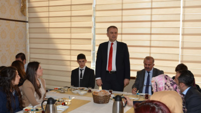 Çekmeköy Belediye Başkanı Poyraz, eğitime duyarlı