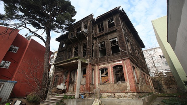 Kadıköy Belediyesi’ne ait 102 yıllık tarihi bina