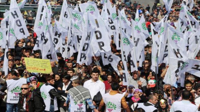 HDP adaylarını Kadıköy Meydanı’nda tanıttı