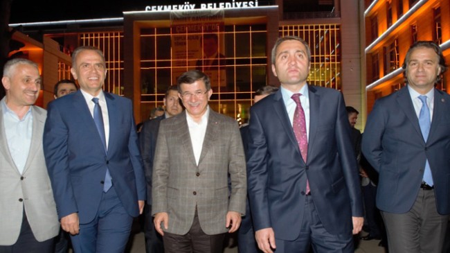 Başbakan Davutoğlu’ndan, Çekmeköy Belediyesi’ne ziyaret