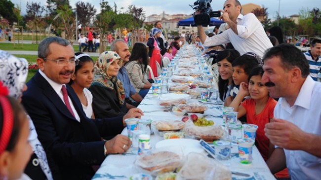 Başkan Erdem, “Ramazan paylaşma ve yardımlaşma ayıdır”