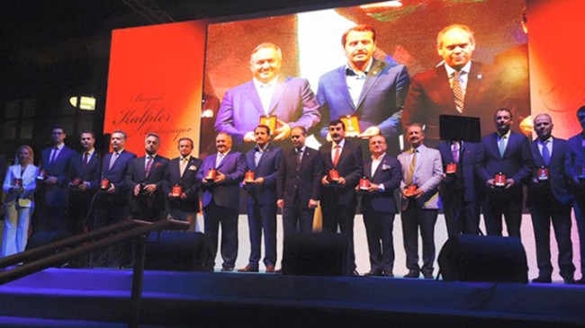 Türk Kızılayı’nın bağışçılarına altın madalya