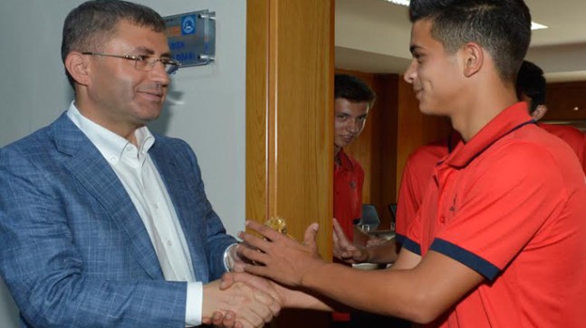 Başkan Türkmen, sporun ve sporcunun yanında