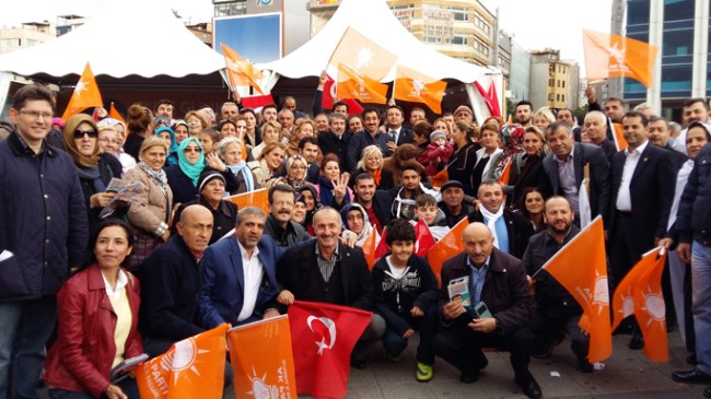 Kadıköy Meydanı’nda AK Parti sesleri