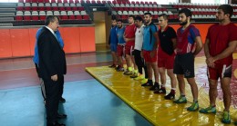 Başkan Erdem’den güreşçilere moral ziyareti