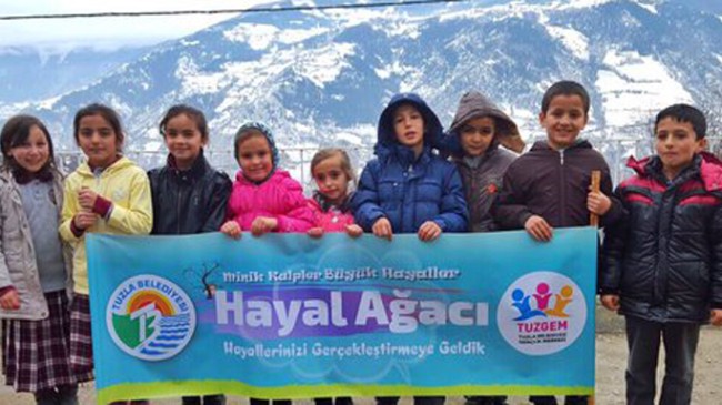 Tuzlalı gençlerden Anadolu’daki öğrencilere yardım eli